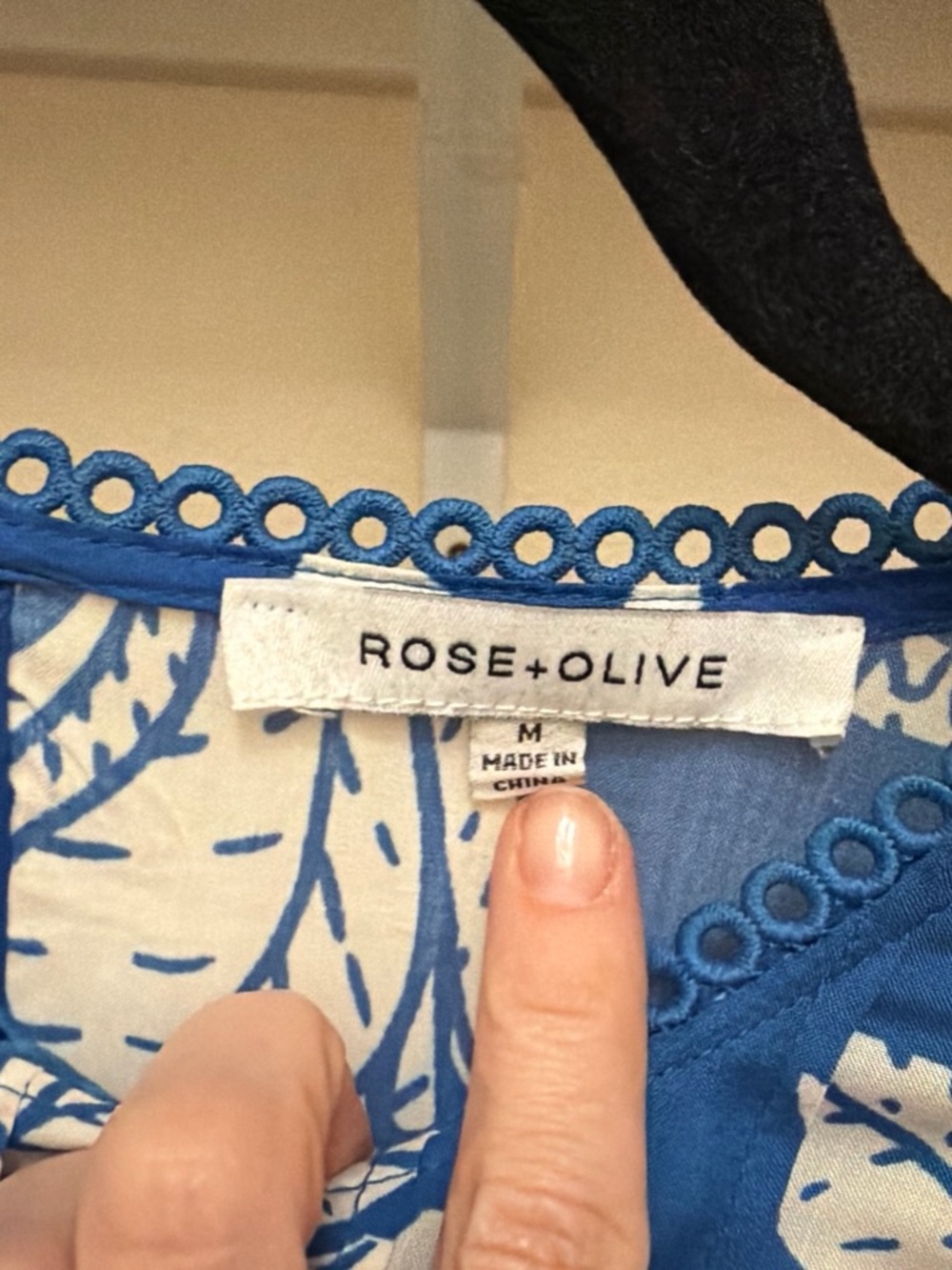 Rose & Olive Royal Blue White Floral Short Sleeve Blouse - Picture 2 of 4